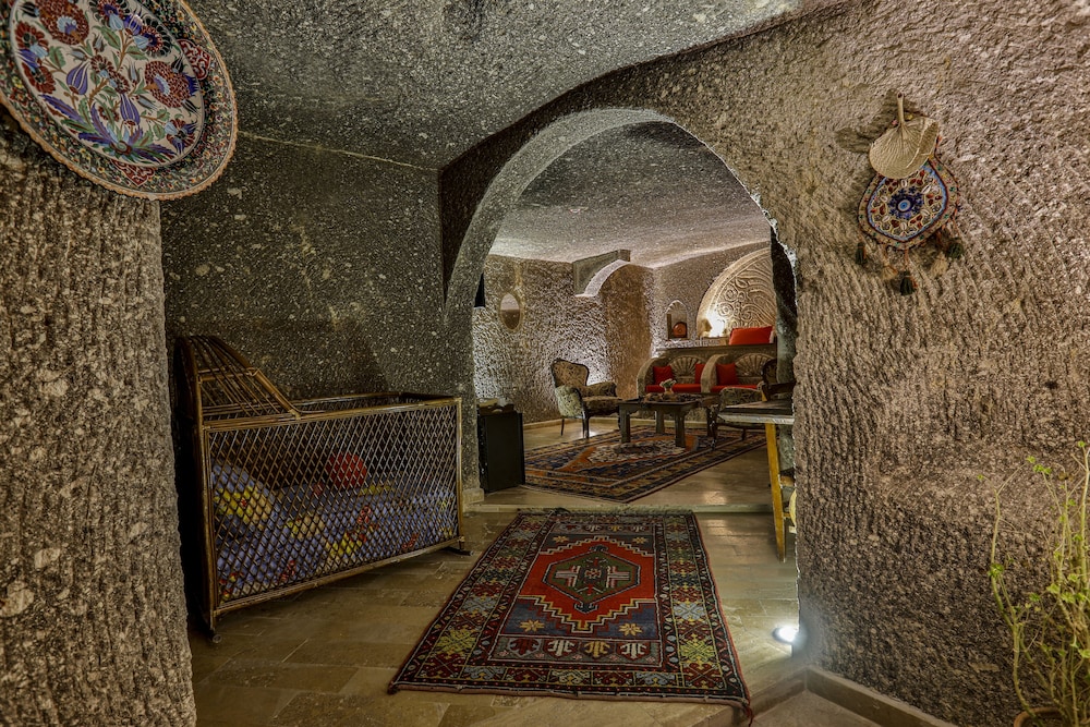 Hidden Cave Hotel