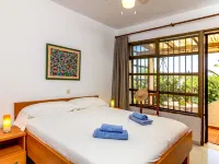 Las Buganvillas