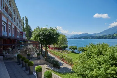 HERMITAGE Lake Lucerne - Beach Club & Lifestyle Hotel Отели рядом с достопримечательностью «Часовенный мост»