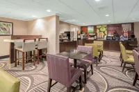 La Quinta Inn & Suites by Wyndham Baton Rouge Siegen Lane Hotels in Old Jefferson