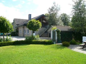 Charming Cottage with Hot Tub & Sauna, High Fens