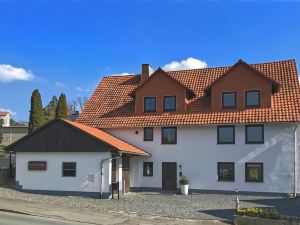 Spacious Group Home with Garden near Edersee & Kellerwald National Park