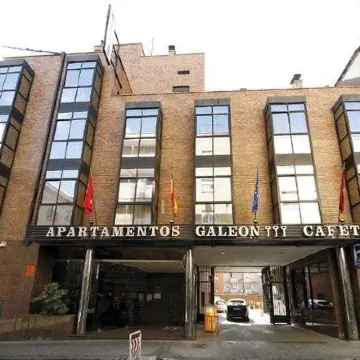 Apartamentos G3 Galeon Отели рядом с достопримечательностью «Деловой центр "Четыре башни"»