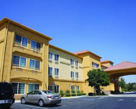 La Quinta Inn & Suites by Wyndham Visalia/Sequoia Gateway Hotels in Visalia