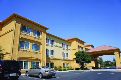 La Quinta Inn & Suites by Wyndham Visalia/Sequoia Gateway Hôtels à proximité de : Fresno Pacific University Visalia Campus
