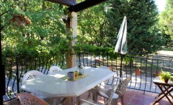 Charming Holiday Home in Régusse, Provence with Terrace