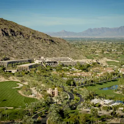 The Phoenician, a Luxury Collection Resort, Scottsdale Отели рядом с достопримечательностью «Зоопарк Феникса»