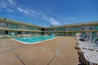 Regency Inn Tulsa - Kolam Renang