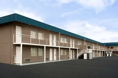 Skyview Motel Swift Current Museum周辺のホテル