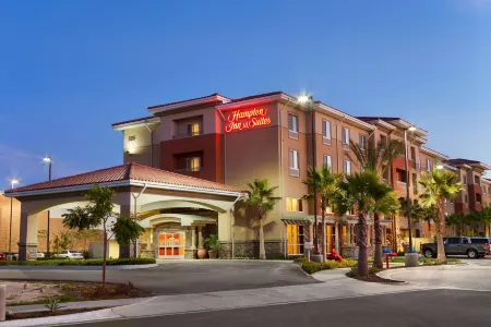Hampton Inn & Suites San Bernardino Отели рядом с достопримечательностью «Costco Gas Station»
