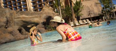 屋外プール アウラニ ディズニー リゾート&スパの写真