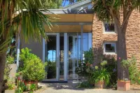 Chris's Beacon Point Restaurant & Villas
