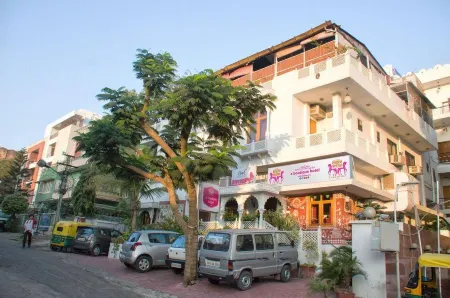 Chitra Katha - A Story Per Stay