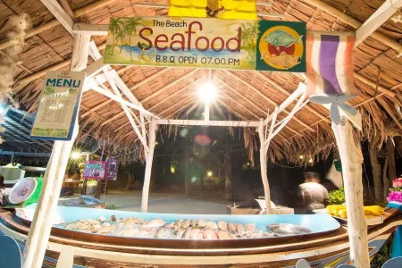 Phi Phi the Beach Resort Отели рядом с достопримечательностью «Monkey Beach»