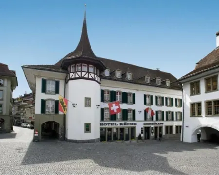 โรงแรมโครเนอ โรงแรมในธูน