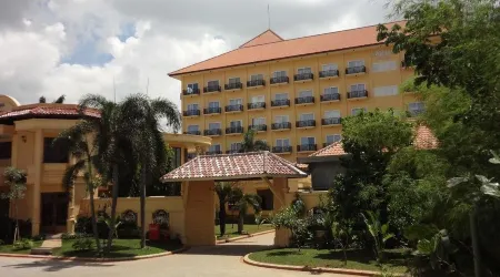 Narita Hotel Tangerang Отели рядом с достопримечательностью «TPQ Ar Riyad»