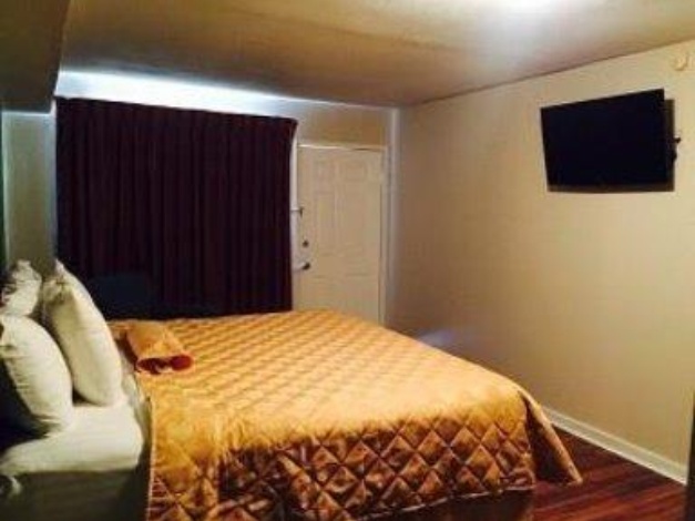 Executive Inn and Kitchenette Suites