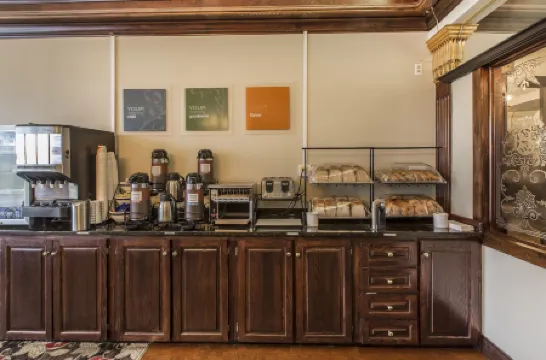 Comfort Hotel Airport St Johns