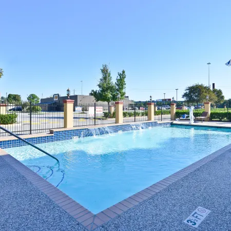 Best Western Plus North Houston Inn  Suites Отели рядом с достопримечательностью «Торговый центр Greenspoint»