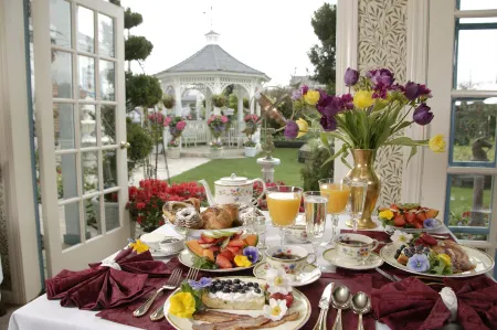 Mill Rose Inn Отели рядом с достопримечательностью «Венис Бич»