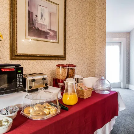 The Carriage House Inn Newport