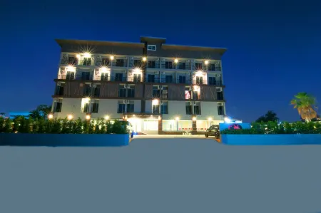 Dwella Suvarnabhumi Отели рядом с достопримечательностью «KMITL Stadium»