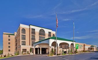 Holiday Inn & Suites Springfield - I-44