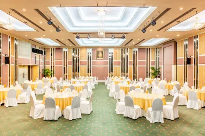 Cholchan Pattaya Beach Resort Hotels near Bann sukhawadee