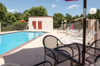 Quality Inn Near Parc Natchitoches - Pools
