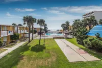 Quality Inn & Suites on the Beach Hotels near Texas State Aquarium