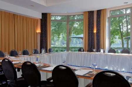 M Hotel Отели рядом с достопримечательностью «Alden Biesen»