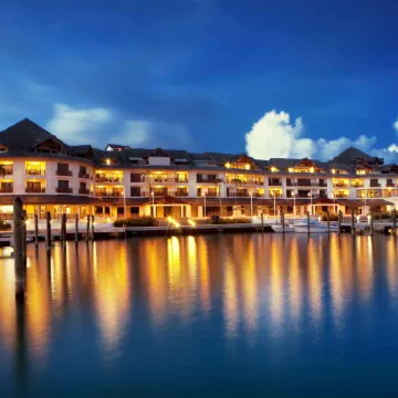The Bannister Hotel & Yacht Club