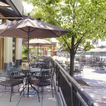 Sheraton Grand Chicago Riverwalk Отели рядом с достопримечательностью «Станция метро Millennium»