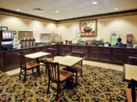 Comfort Inn & Suites Calhoun South Hotels in Calhoun