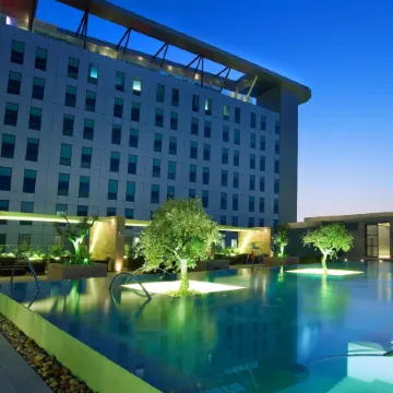 Aloft Abu Dhabi Отели рядом с достопримечательностью «Торговый центр Mushrif»