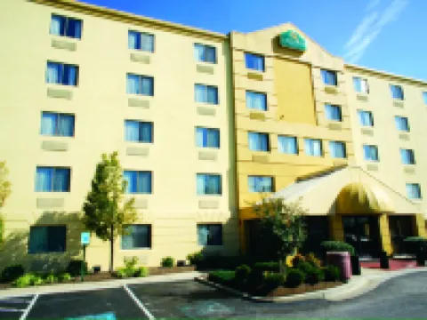 La Quinta Inn & Suites by Wyndham Baltimore BWI Airport Hotels in Linthicum Heights