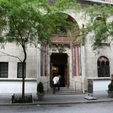 West Side YMCA Отели рядом с достопримечательностью «Театр Гершвин»