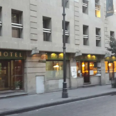 Hotel Roble Отели рядом с достопримечательностью «Площадь Конституции»