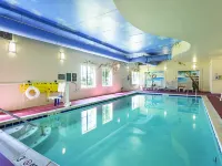 La Quinta Inn & Suites by Wyndham Bowling Green - Pool