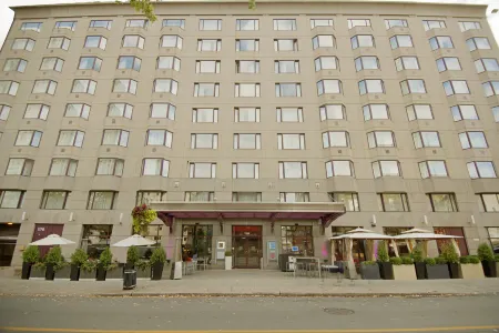 Novotel Montréal Centre Отели рядом с достопримечательностью «Парк Рапид»