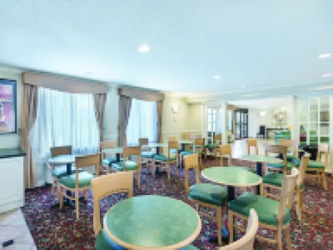 La Quinta Inn & Suites by Wyndham Austin Round Rock Hotels in Round Rock