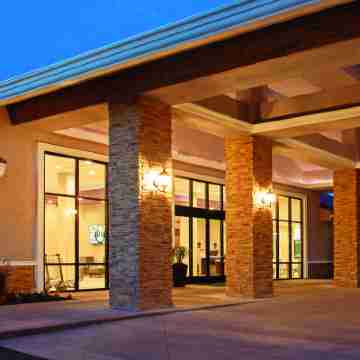 La Quinta by Wyndham Pomona Hotel Exterior