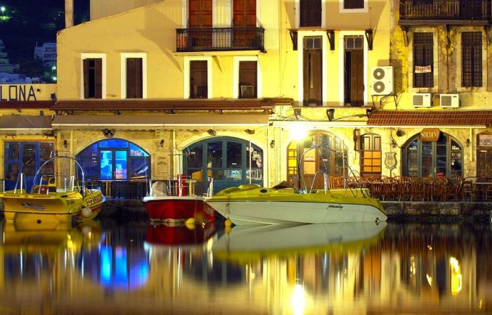 Faros Rooms & Suites