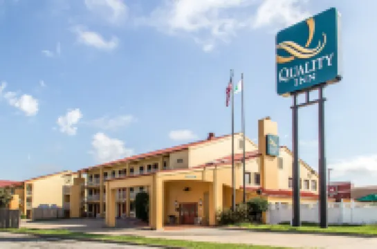 塔爾薩中心凱藝飯店