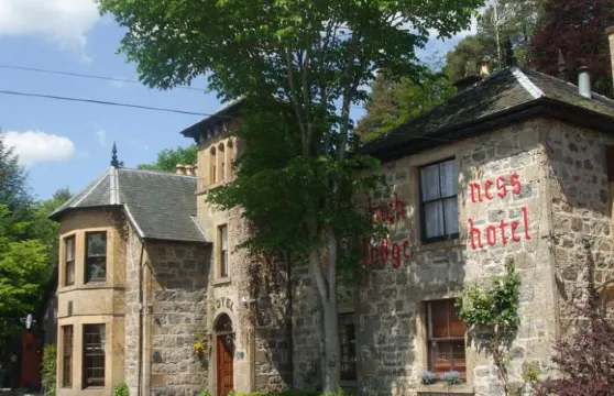 尼斯湖住宿酒店