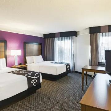 La Quinta Inn & Suites by Wyndham Fort Worth North Отели рядом с достопримечательностью «Fort Worth Herd Longhorn Cattle Drive»