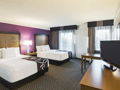 La Quinta Inn & Suites by Wyndham Fort Worth North Hotels near Fort Worth Meacham International Airport