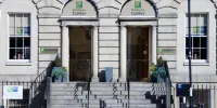 Holiday Inn Express EDINBURGH CITY CENTRE by IHG Hotel berhampiran Dovecot Cafe by Leo's