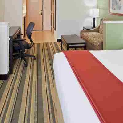 Holiday Inn Express & Suites Berkeley Rooms