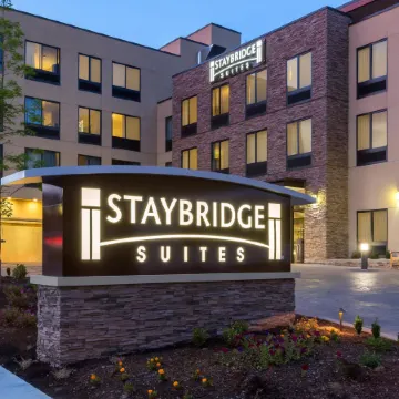 Staybridge Suites SEATTLE - FREMONT by IHG Отели рядом с достопримечательностью «Куин-Анна»